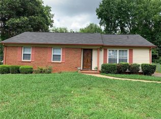 900 Dedmon Dr, Charlotte, NC 28216