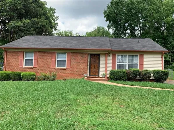 900 Dedmon Dr, Charlotte, NC 28216
