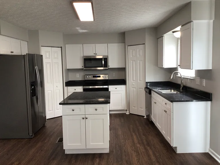 128 Georges Creek Dr — Photo 2