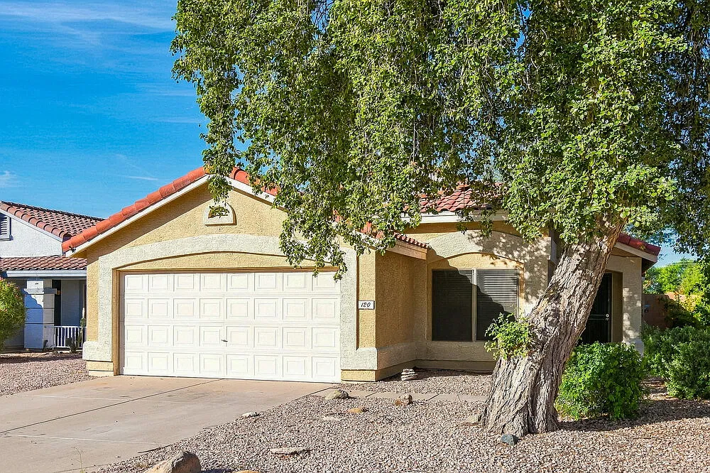 3 bed, 2.0 bath, 1431 sqft, $2,175 — Photo 3
