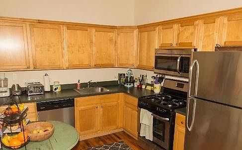 4th image of 3625 N Keeler Ave