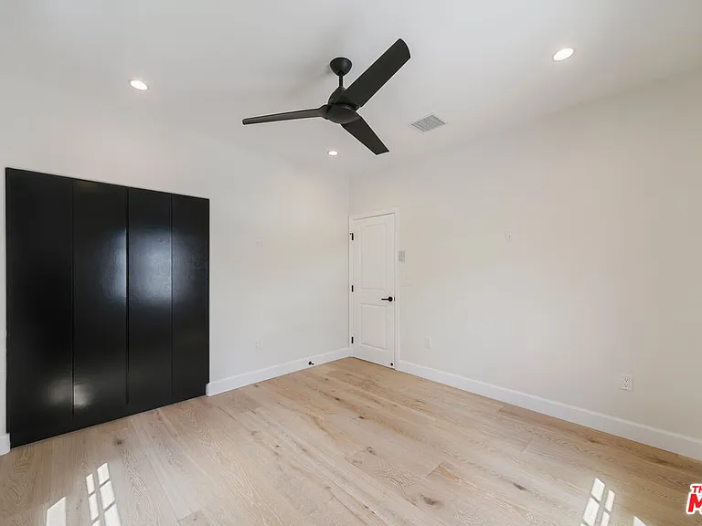 458 N Sierra Bonita Ave #460 — Photo 29