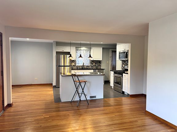 5th image of 3715 Beechwood Blvd