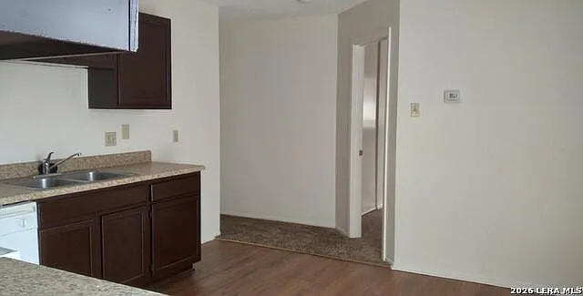 3 bed, 2.0 bath, 984 sqft, $1,250 — Photo 3