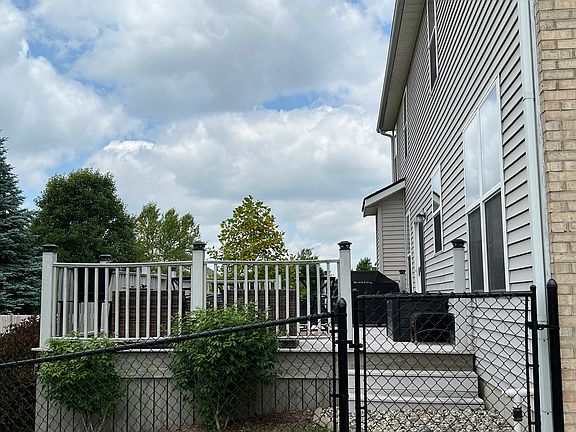 5th image of 8662 N Emerald Blvd