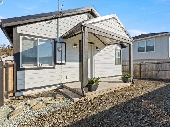925 NE Cedar St, Roseburg, OR 97470