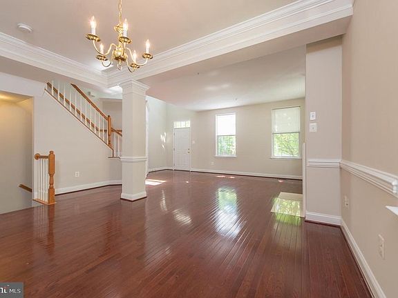5th image of 709 Garden View Way