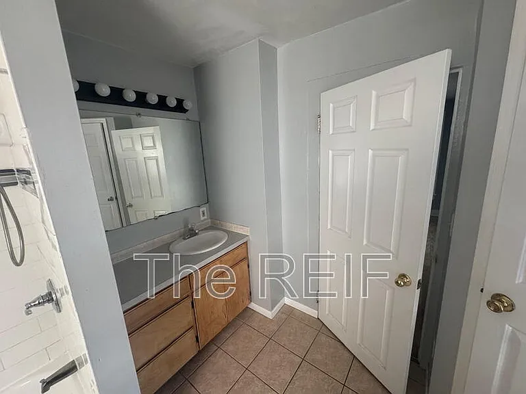 134 E Vienna St — Photo 10