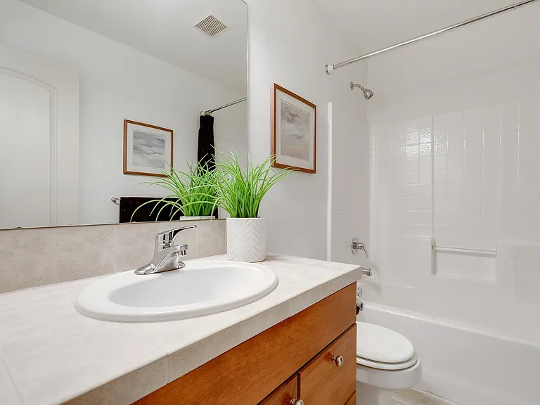 1018 Taylor Ave N #C — Photo 24