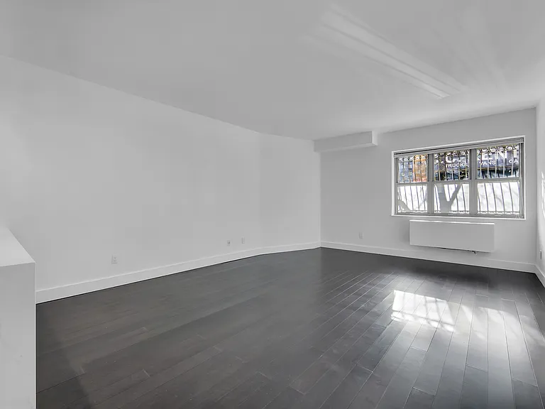 516 W 47th St #S1B — Photo 3