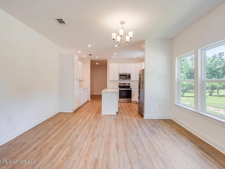 13469 Mary Ave — Photo 5