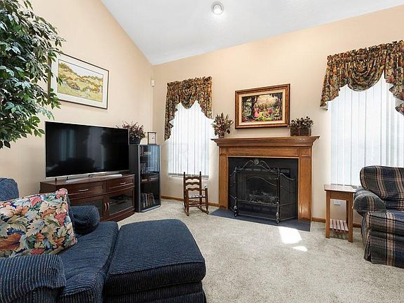 5th image of 369 Eddington Dr