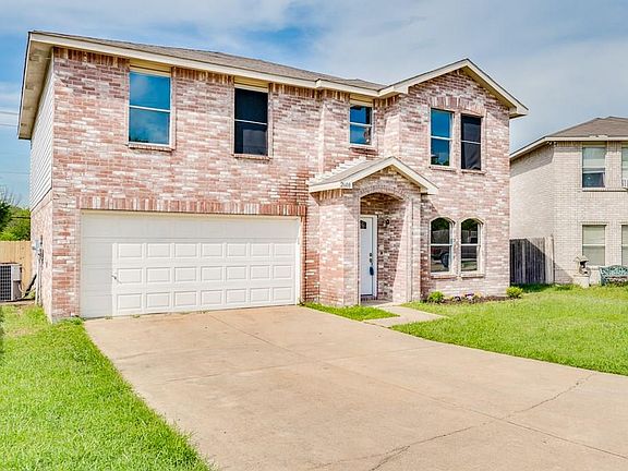 3rd image of 2608 Cresthaven Dr