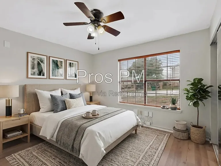 734 W Collins St — Photo 3