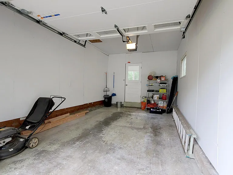 8910 Belleview Ave — Photo 35