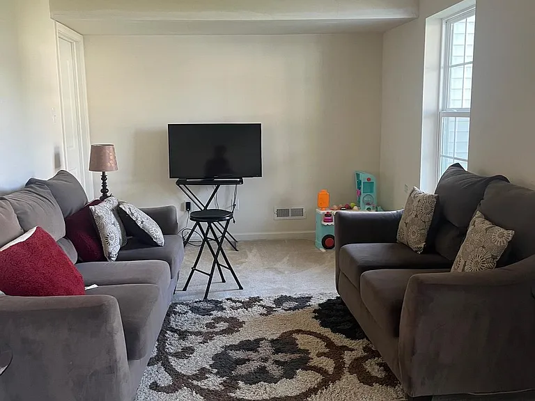141 Graystone Dr — Photo 44