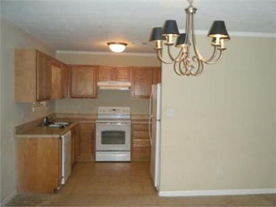 2nd image of 738 Maple St