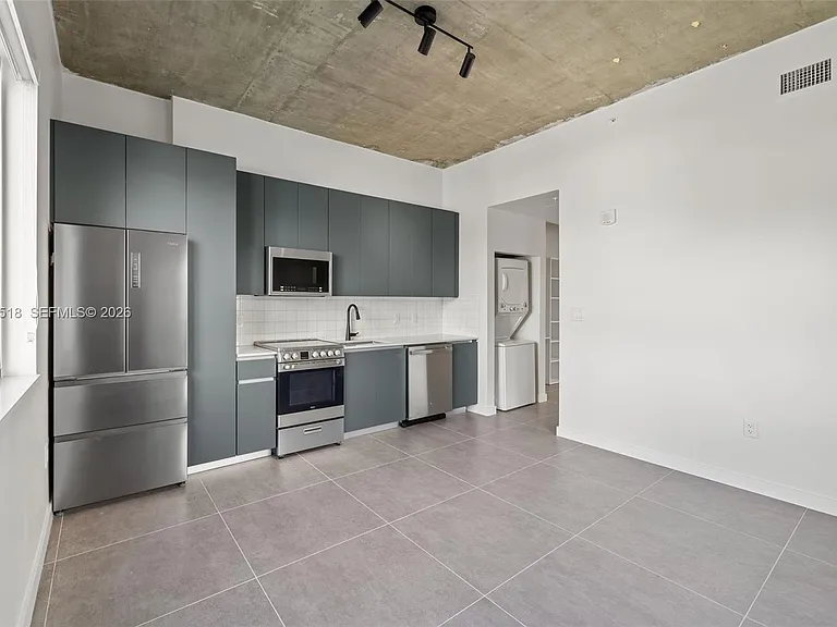 315 NW 32nd St #305 — Photo 16