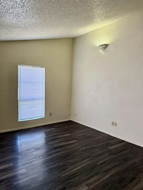 1 bed, 1.0 bath, 580 sqft, $1,050 — Photo 3
