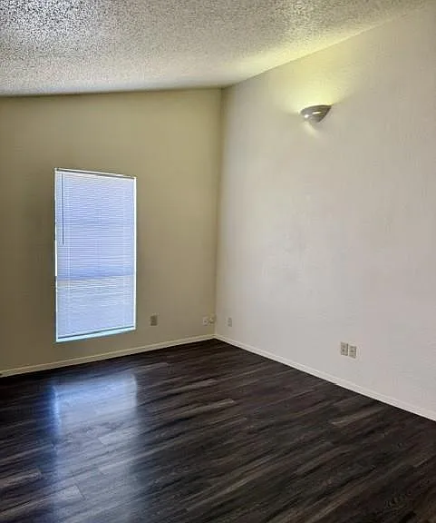 3005B Parker Ln #B — Photo 3