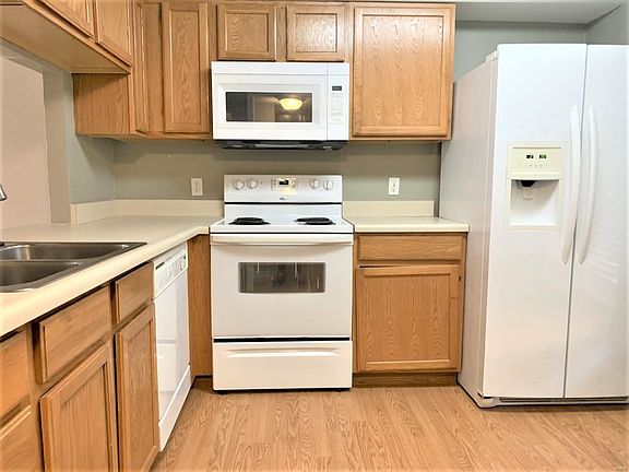4th image of 1960 Greenglen Dr