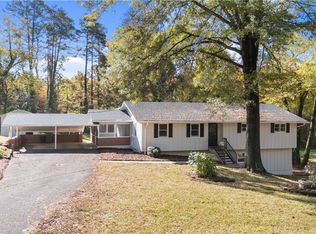 5712 Tomahawk Rd, Winston Salem, NC 27106