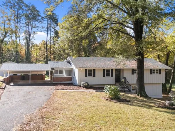 5712 Tomahawk Rd, Winston Salem, NC 27106