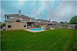 Great backyard w/pool and covered patio!