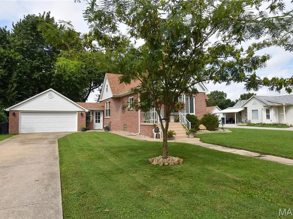 711 N Union St, Staunton, IL 62088
