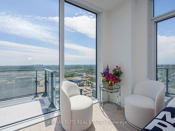 5th image of 105 Oneida Cres #Penthouse 10