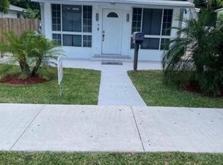 132 SW 2nd Ave, Hallandale, FL 33009