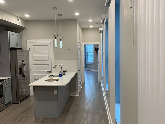 4th image of 1613 W Girard Ave #2R