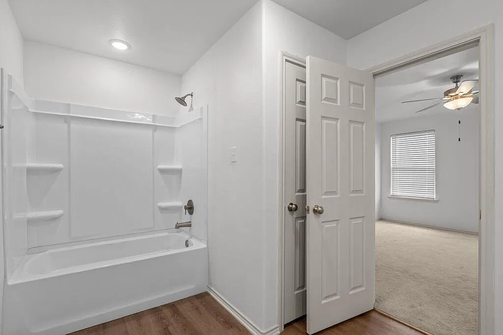 3 bed, 2.0 bath, 1623 sqft, $2,658 — Photo 4