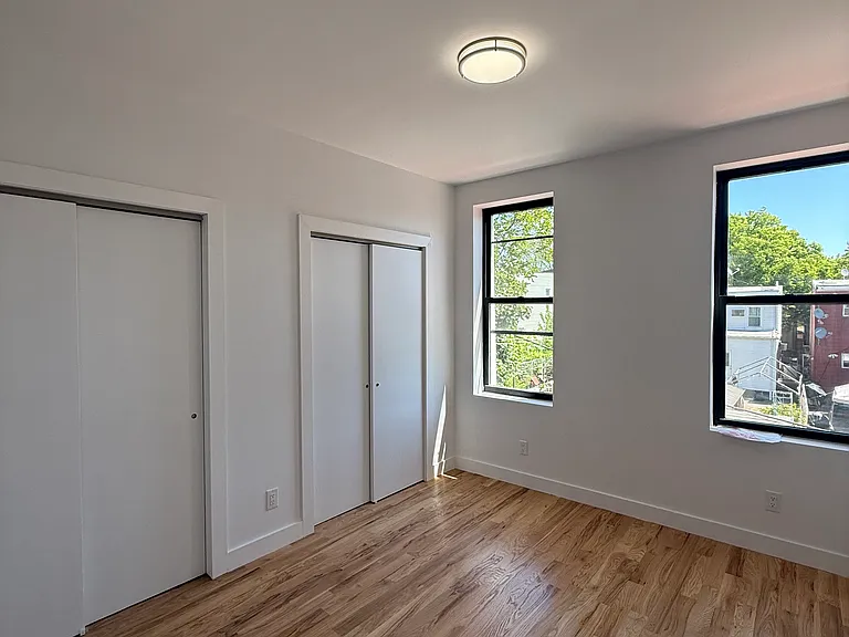 133 Highland Pl #2R — Photo 3