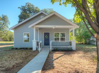 628 N 10th St, Chickasha, OK 73018
