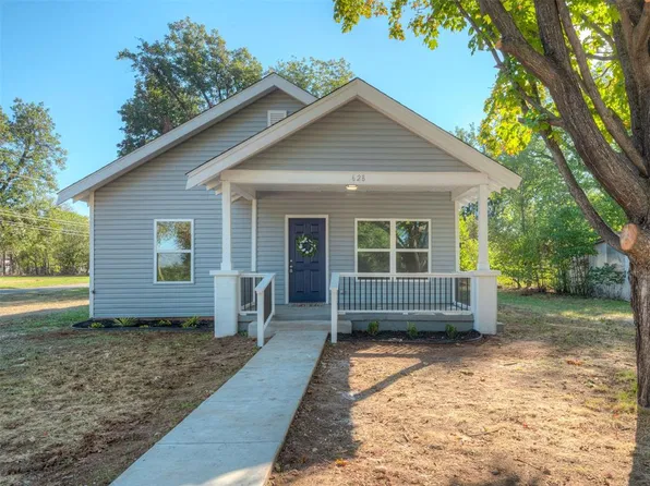 628 N 10th St, Chickasha, OK 73018