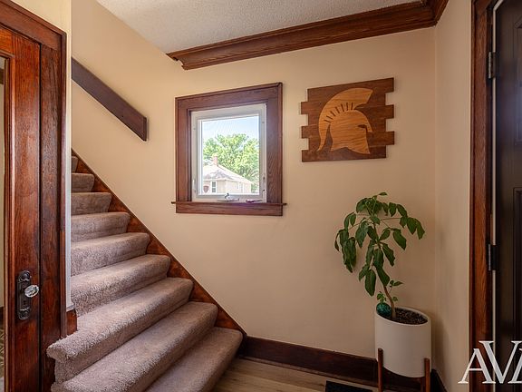 4th image of 1014 Crescent St NE