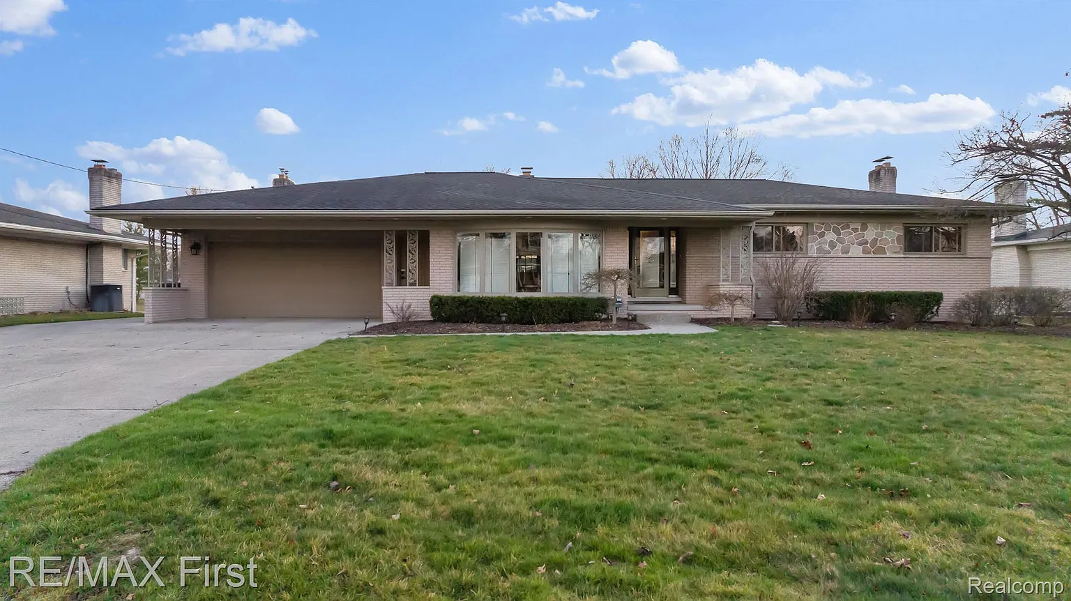 5189 Lorin Dr photo 1
