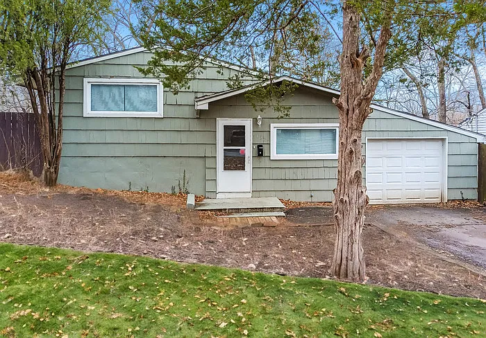 5 bed, 2.0 bath, 1792 sqft, $1,695 — Photo 1