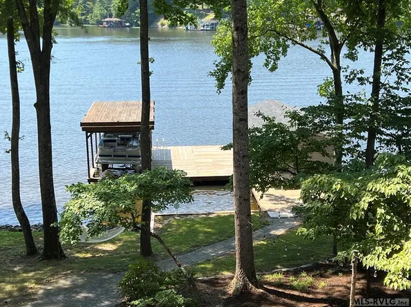 1441 Great Creek Dr, La Crosse, VA 23950