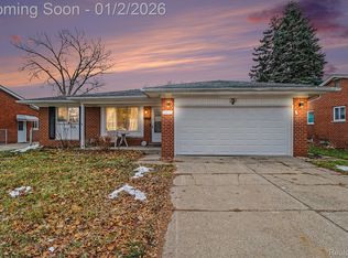 2810 Rhodes Dr, Troy, MI 48083