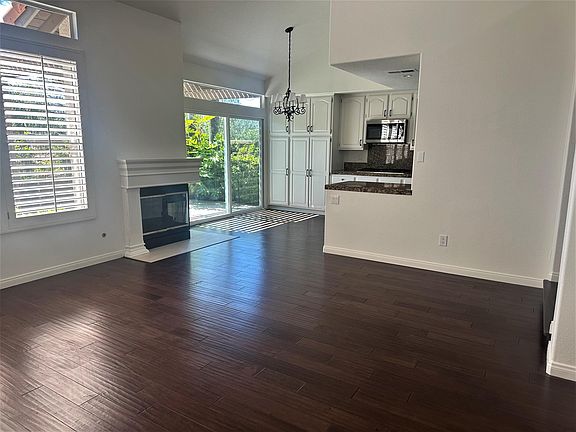 2nd image of 25 Pheasant Ln