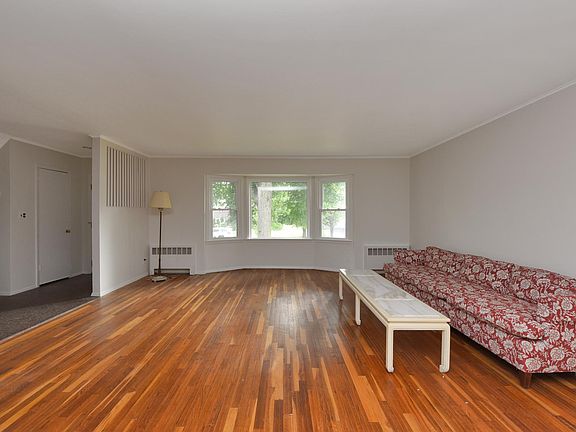 2nd image of 72 Larch Dr