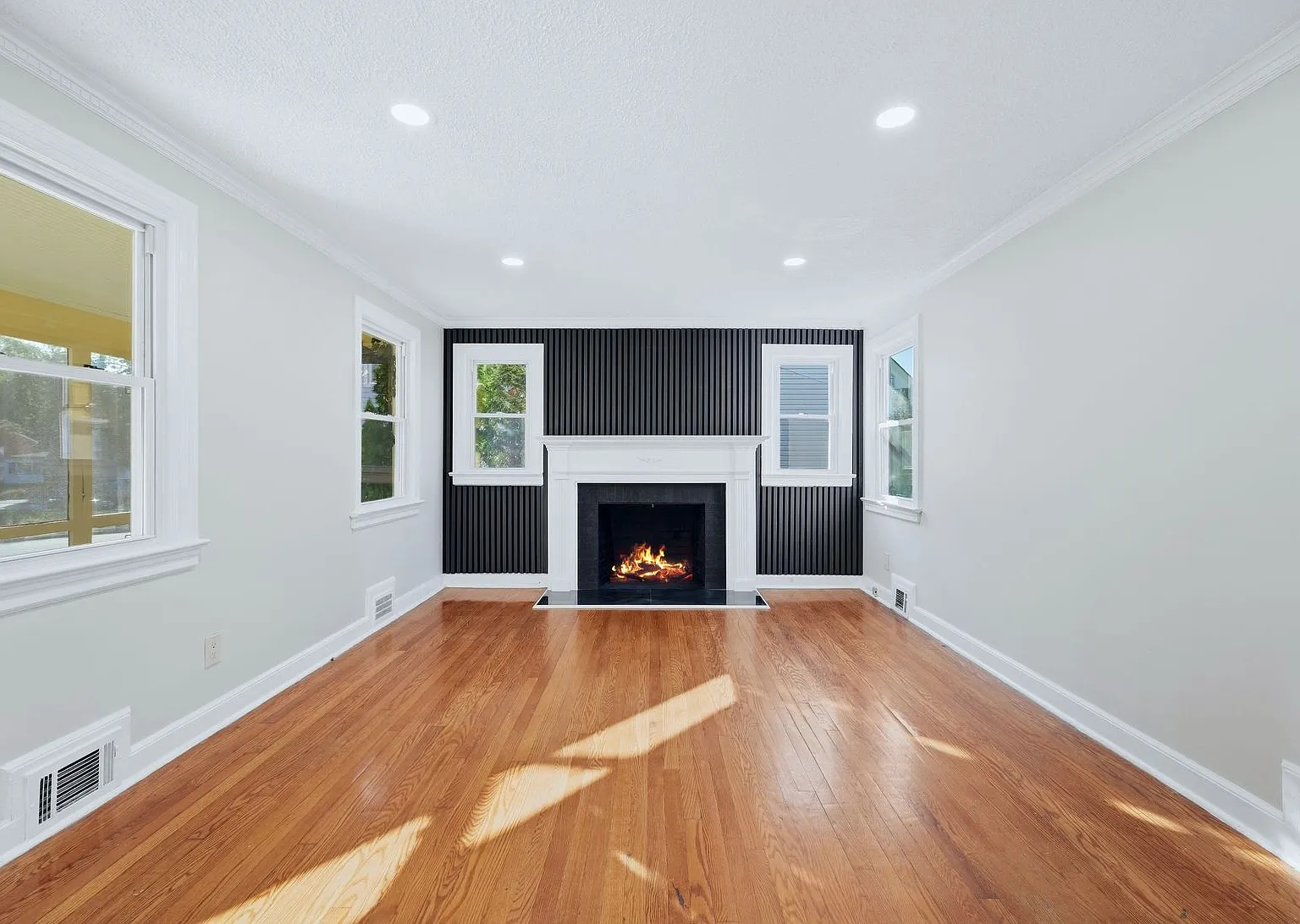 3 bed, $4,000 — Photo 2