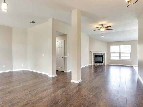 5th image of 12257 Amanda Cove Trl