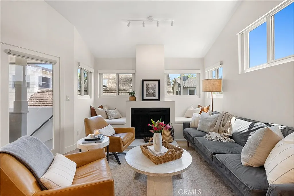 2 bed, 1120 sqft, $8,500 — Photo 1