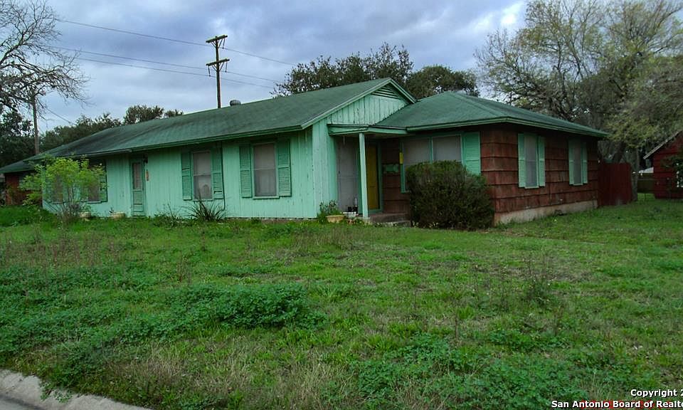 1st image of 301 E Laurel