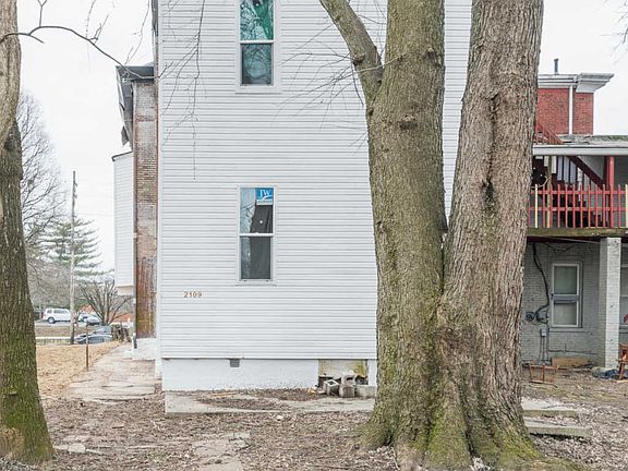 4th image of 2109 W Market St