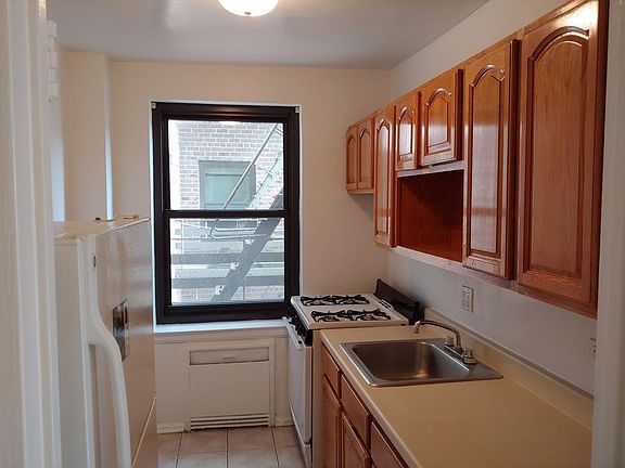 3rd image of 7351 Bell Blvd APT 4A