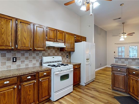 5th image of 3311 Honeysuckle Dr